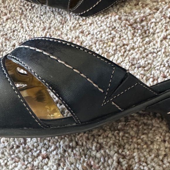 Naturalizer Black and Tan Mules - Picture 9 of 10